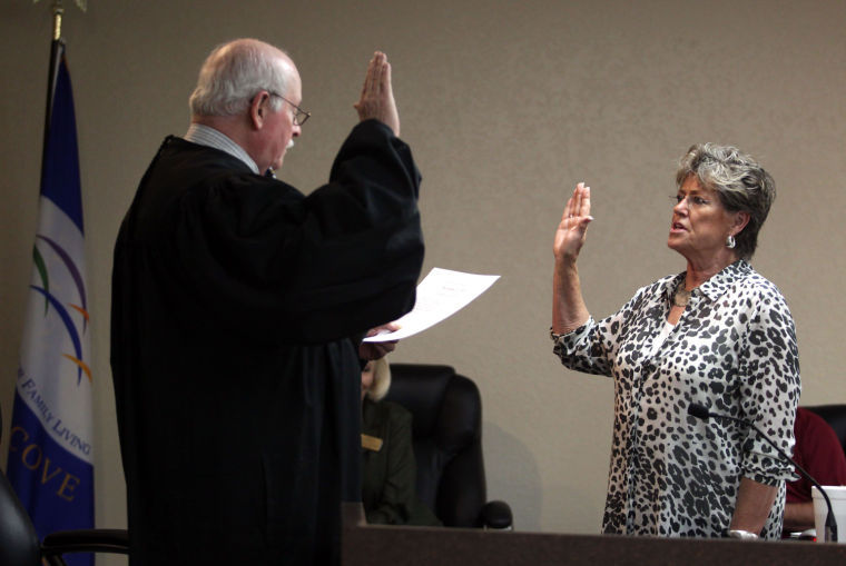 Cove council swearing in